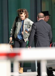 Harry Styles - Leaving Heathrow Airport in London, England - March 3, 2015 - 12xHQ LOlRAzco