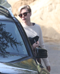Scarlett Johansson - Out and about in LA - February 19, 2015 (28xHQ) LeZHrIHn