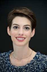 Anne Hathaway - Les Miserables press conference portraits by Magnus Sundholm (New York, December 2, 2012) - 12xHQ Livimn3a