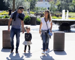 Jessica Alba - Jessica and her family spent a day in Coldwater Park in Los Angeles (2015.02.08.) (196xHQ) MEOdPHOB