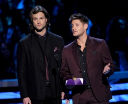 Jensen Ackles & Jared Padalecki - 39th Annual People's Choice Awards at Nokia Theatre in Los Angeles (January 9, 2013) - 170xHQ MQA5Feg9
