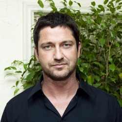 Gerard Butler - "The Ugly Truth" press conference portraits by Armando Gallo (Los Angeles, July 19, 2009) - 15xHQ MozJItTm