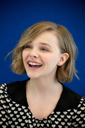Chloe Moretz - Let Me In press conference portraits by Vera Anderson (Hollywood, September 28, 2010) - 10xHQ N8hDZ0JZ