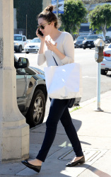 Emmy Rossum - Goes shopping in West Hollywood - February 10, 2015 (22xHQ) Nam7k5Yj