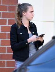 Cara Delevingne - Out and about in Los Angeles, 6 января 2015 (24xHQ) NbGFCz3n