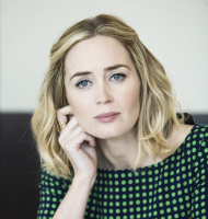 Эмили Блант (Emily Blunt) Press Conference for The Girl On the Train at the Mandarin Oriental Hotel, 25.09.2016 (26xHQ) NfqWhBWG