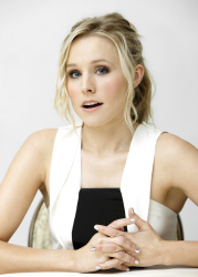 Kristen Bell - "When In Rome" press conference portraits by Armando Gallo (Beverly Hills, January 9, 2010) - 22xHQ Np2D69vG
