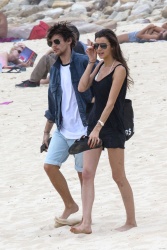 Louis Tomlinson and Eleanor Calder - at Bondi Beach in Sydney, February, 2015 - 10xHQ P6ZQqyvd