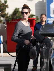 Ashley Greene - Getting gas in LA - february 26, 2015 (18xHQ) PCM3kbRi