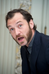 Jude Law - Rise of the Guardians Press Conference Portraits by Vera Anderson (November 10, 2012) - 14xHQ PrCjmxnH