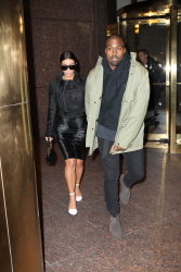 Kim Kardashian and Kanye West - Out and about in New York City, 8 января 2015 (54xHQ) Q6eOaSJz