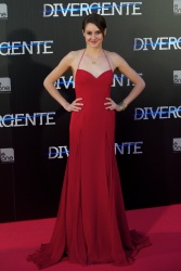 Theo James - Shailene Woodley, Theo James - на премьере фильма 'Divergent' at Callao Cinema, Мадрид, 3 апреля 2014 (302xHQ) QaJgnCF0