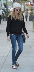 Emma Roberts - Out and about in Beverly Hills, 12 января 2015 (23xHQ) ROGp2uNg