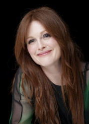Julianne Moore - "Game Change" press conferene portraits by Armando Gallo (New York, March 8, 2012) - 30xHQ RONgLRBC