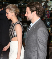 Jennifer Lawrence и Bradley Cooper - Attends a screening of 'Serena' hosted by Magnolia Pictures and The Cinema Society with Dior Beauty, Нью-Йорк, 21 марта 2015 (449xHQ) RStjz5Pa