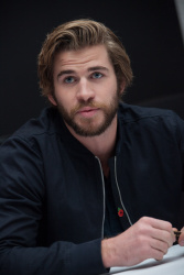 Liam Hemsworth - The Hunger Games: Mockingjay. Part 1 press conference portraits by Herve Tropea (London, November 10, 2014) - 10xHQ RmETYP3c
