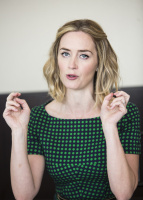 Эмили Блант (Emily Blunt) Press Conference for The Girl On the Train at the Mandarin Oriental Hotel, 25.09.2016 (26xHQ) Rtjn2WYM