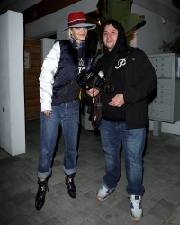 Rita Ora - Arriving at a friend's house in West Hollywood, 13 января 2015 (10xHQ) S5GkakTV