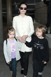 Angelina Jolie - LAX Airport - February 11, 2015 (185xHQ) SnL8A6Mr