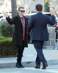 Hayden Christensen - meets some friends for lunch in Beverly Hills, California (January 8, 2015) - 11xHQ TNBVb6W9