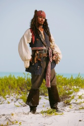 Johnny Depp, Orlando Bloom, Keira Knightley, Jack Davenport - Промо стиль и постеры к фильму"Pirates of the Caribbean: Dead Man's Chest (Пираты Карибского моря: Сундук мертвеца)", 2006 (39xHQ) U1tGUoAm