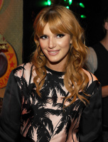 Bella Thorne - Teen Choice Awards - Green Room, Gibson Amphitheatre, Universal City, Ca, 08/11/2013