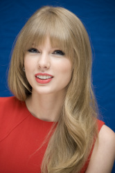 Taylor Swift - Dr. Zeuss' The Lorax press conference portraits by Vera Anderson (Hollywood, February 7, 2012) - 20xHQ ULaaYTPh