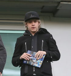 Niall Horan - At the Chelsea vs. Newcastle United game in London - January 10, 2015 - 8xHQ UtxtPMmM