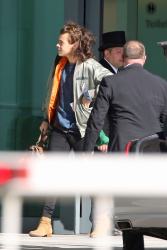 Harry Styles - Leaving Heathrow Airport in London, England - March 3, 2015 - 12xHQ V7jwZyw6