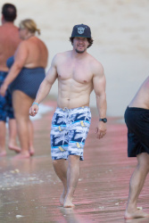 Mark Wahlberg - and his family seen enjoying a holiday in Barbados (December 26, 2014) - 165xHQ VIPsBx6v