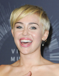 Miley Cyrus - 2014 MTV Video Music Awards in Los Angeles, August 24, 2014 - 350xHQ VNpWEBFY