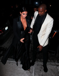Kim Kardashian and Kanye West - In New York, 8 января 2015 (42xHQ) VPBgekg5