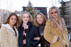 Nikki Reed, Evan Rachel Wood, Holly Hunter & Catherine Hardwicke - Thirteen Outdoor Portraits at Sundance Film Festival (January 18. 2003) - 13xHQ VadrgkHI