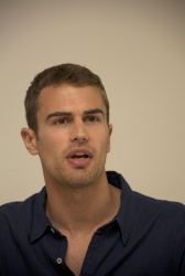 Theo James - Divergent press conference portraits by Herve Tropea (Los Angeles, Beverly Hills, March 8, 2014) - 7xHQ VkOIgSxc