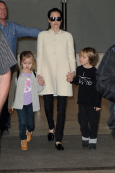 Angelina Jolie - LAX Airport - February 11, 2015 (185xHQ) WAAqtkc0