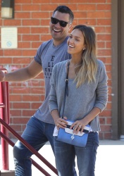 Jessica Alba - Jessica and her family spent a day in Coldwater Park in Los Angeles (2015.02.08.) (196xHQ) Wh2pr95f