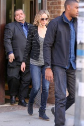 Jennifer Lawrence - Нью-Йорк, 4 апреля 2015 (27xHQ) XI9XHN7C