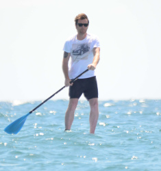 Ewan McGregor - Ewan McGregor - paddle boarding while on vacation - April 20, 2015 - 11xHQ XoqNZH7y