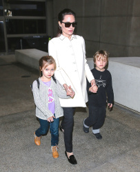 Angelina Jolie - LAX Airport - February 11, 2015 (185xHQ) Xp0jEB7j