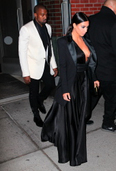 Kim Kardashian and Kanye West - In New York, 8 января 2015 (42xHQ) YUIQ9Pwt