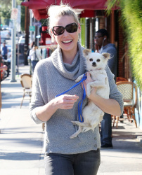 Katherine Heigl - Out & About in Los Angeles, 27 января 2015 (21xHQ) YgV8vf9K
