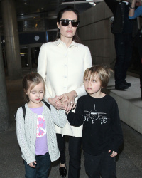 Angelina Jolie - LAX Airport - February 11, 2015 (185xHQ) ZQG7jcxt