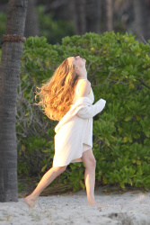 Amanda Seyfried - On the set of a photoshoot in Miami - February 14, 2015 (111xHQ) Zf9MHIfU