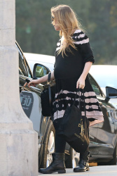Isla Fisher - Out and about in Beverly Hills, 9 января 2015 (21xHQ) ZflCu9nQ