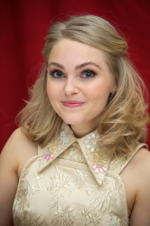 AnnaSophia Robb - The Carrie Diaries press conference portraits by Vera Anderson (New York, February 8, 2013) - 13xHQ A81Mr7WC