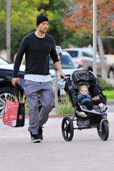 Josh Duhamel - take his son for shopping - December 26, 2014 - 12xHQ AENjj8Q3