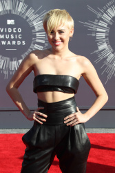 Miley Cyrus - 2014 MTV Video Music Awards in Los Angeles, August 24, 2014 - 350xHQ AiKFClsp