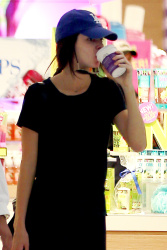 Kendall Jenner - Shopping with a friend in Los Angeles, February 5, 2015 (12xHQ) BcoeYDXg