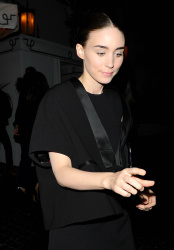 Rooney Mara - Leaving The Chateau Marmont in West Hollywood - February 18, 2015 (9xHQ) BqNYhvoi