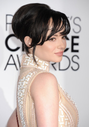 Ashley Rickards - 40th Annual People's Choice Awards at Nokia Theatre L.A. Live in Los Angeles, CA - January 8. 2014 - 28xHQ BvLOv4uo